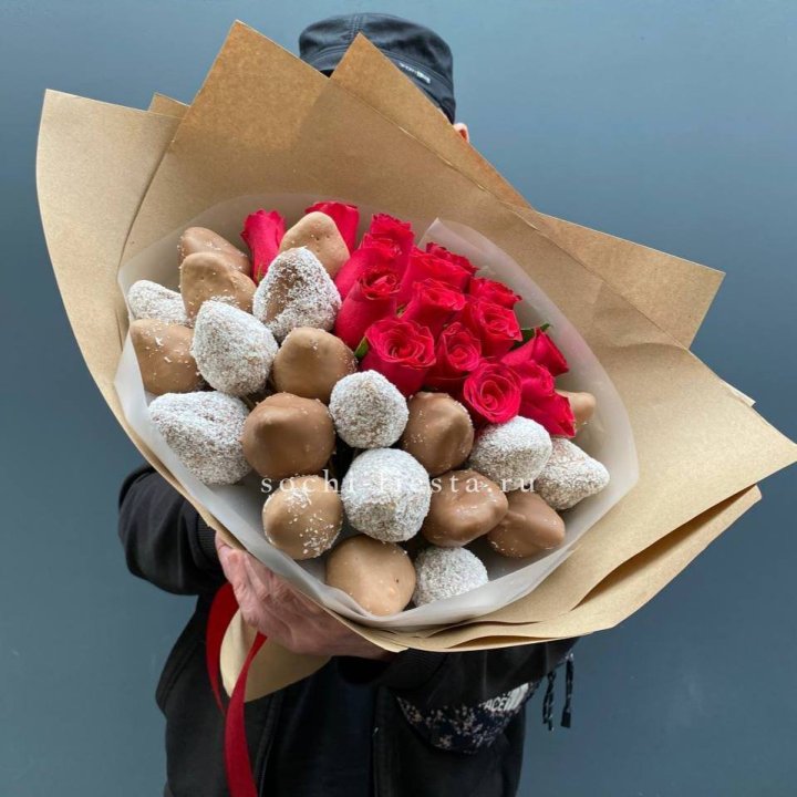 Розы и клубника в шоколаде Мерси в Старом Осколе