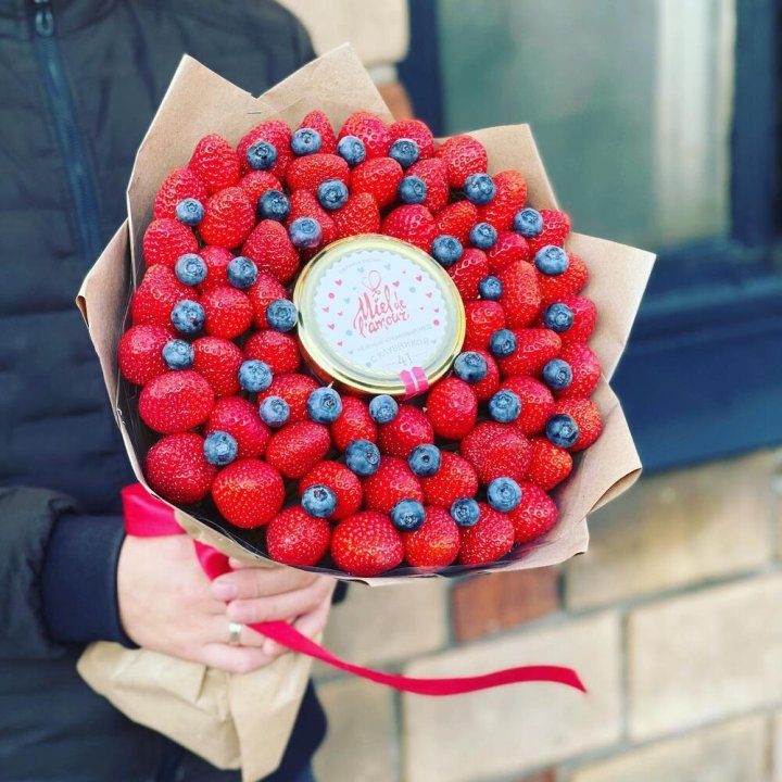 "Клубника и мёд" в Старом Осколе