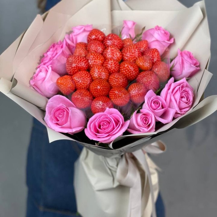 Клубника и розы в Старом Осколе