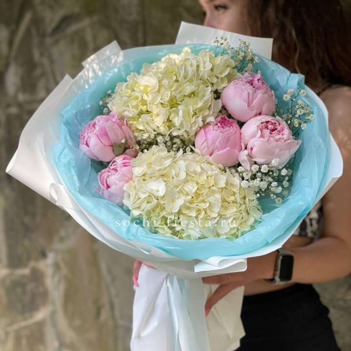 Букет с пионами "Блюсом" в Старом Осколе