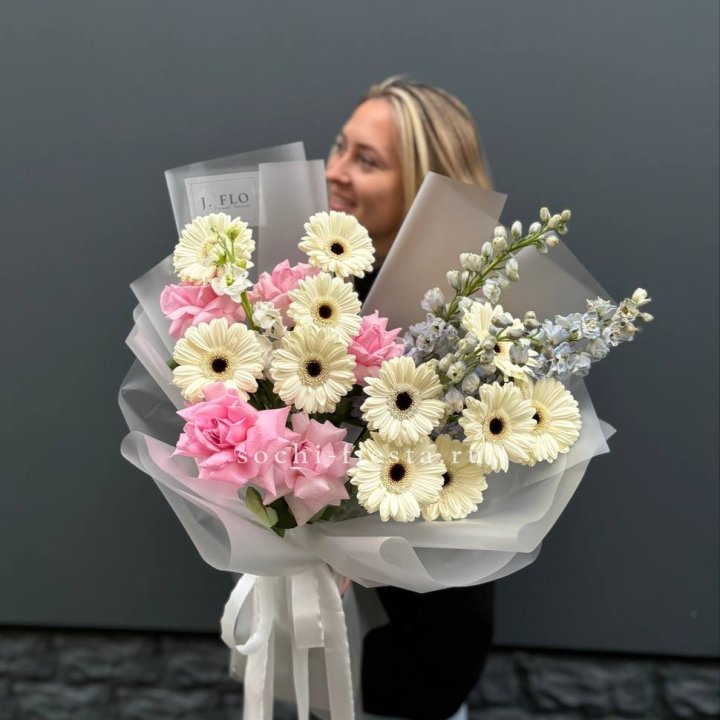 Букет роз и гербер в Старом Осколе