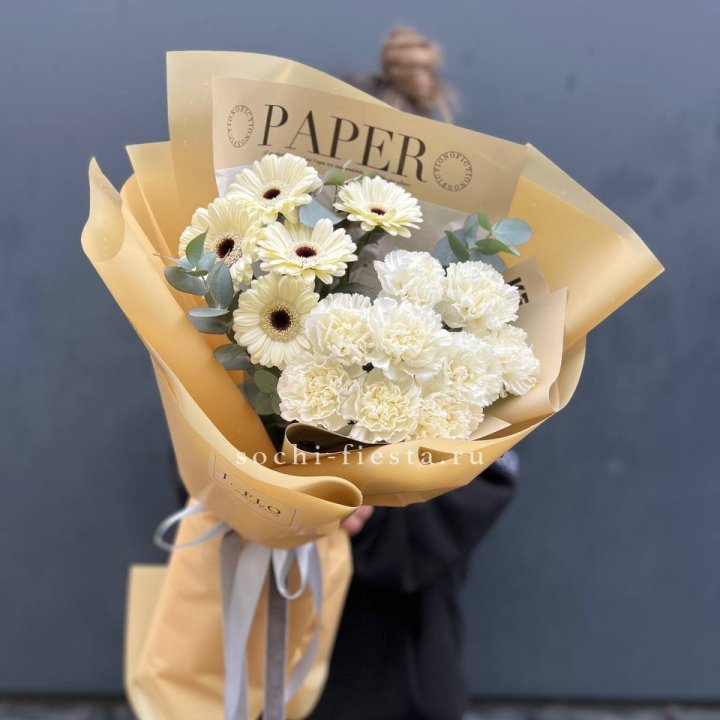  Букет с диантусами и герберами в Старом Осколе