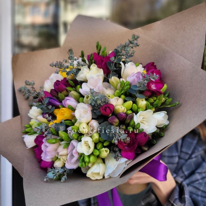 Букет фрезий "Радуга" в Старом Осколе