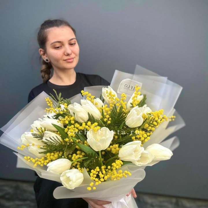 Букет тюльпанов и мимозы в Старом Осколе