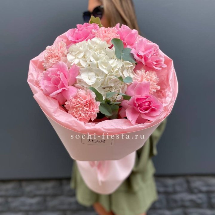  Букет роз и гортензии "Навола" в Старом Осколе