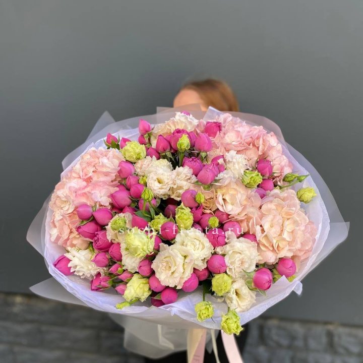  Букет  гортензий и Мисти с доставкой в Старом Осколе