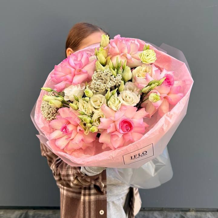 Букет "Розы с эустомой" с доставкой в Старом Осколе