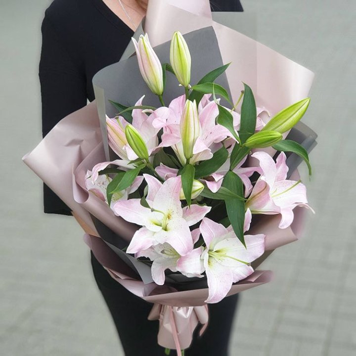 Букет розовых лилий в Старом Осколе
