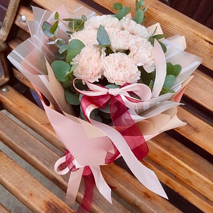 Диантусы с эвкалиптом в Старом Осколе