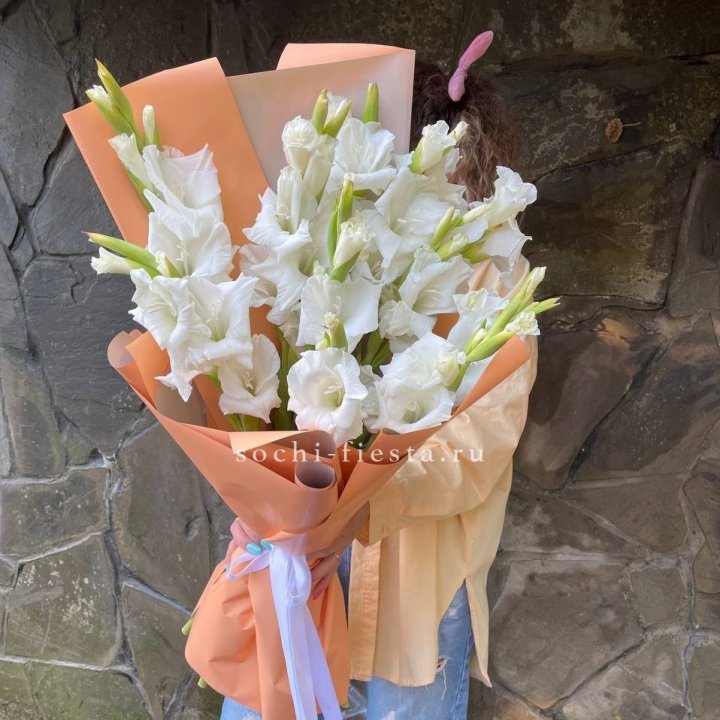 Букет белых гладиолусов  в Старом Осколе