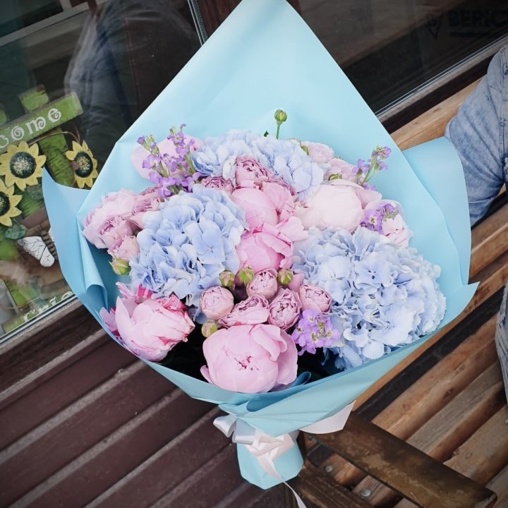 Букет с гортензиями "Блубери" в Старом Осколе