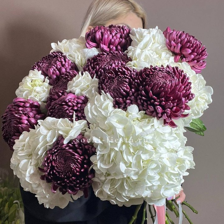 Охапка Бигуди и гортензий в Старом Осколе