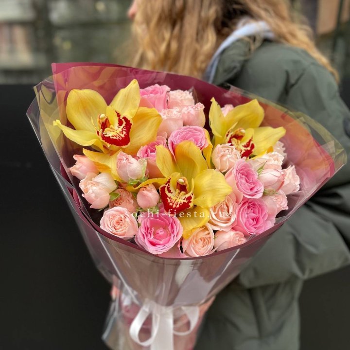  Букет орхидей и роз Есенья в Старом Осколе