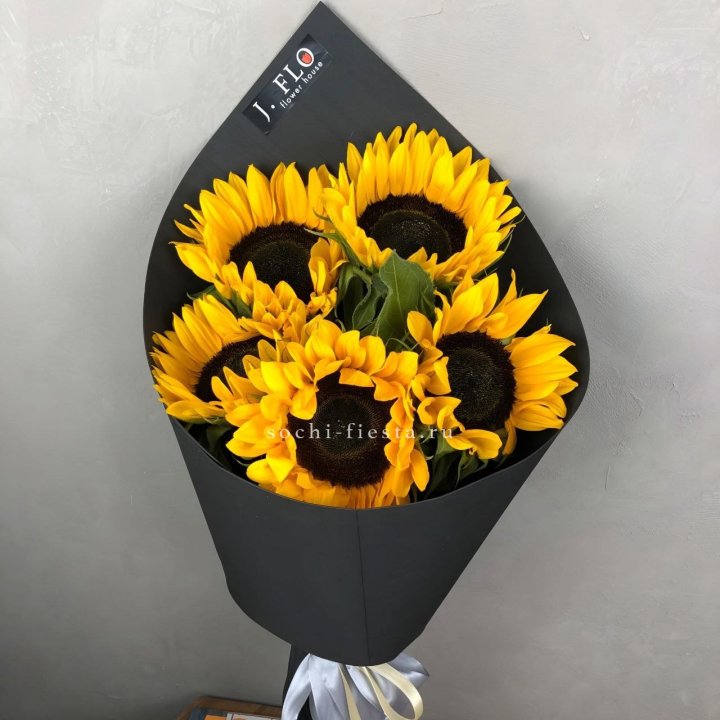 Букет из 5  подсолнухов в Старом Осколе