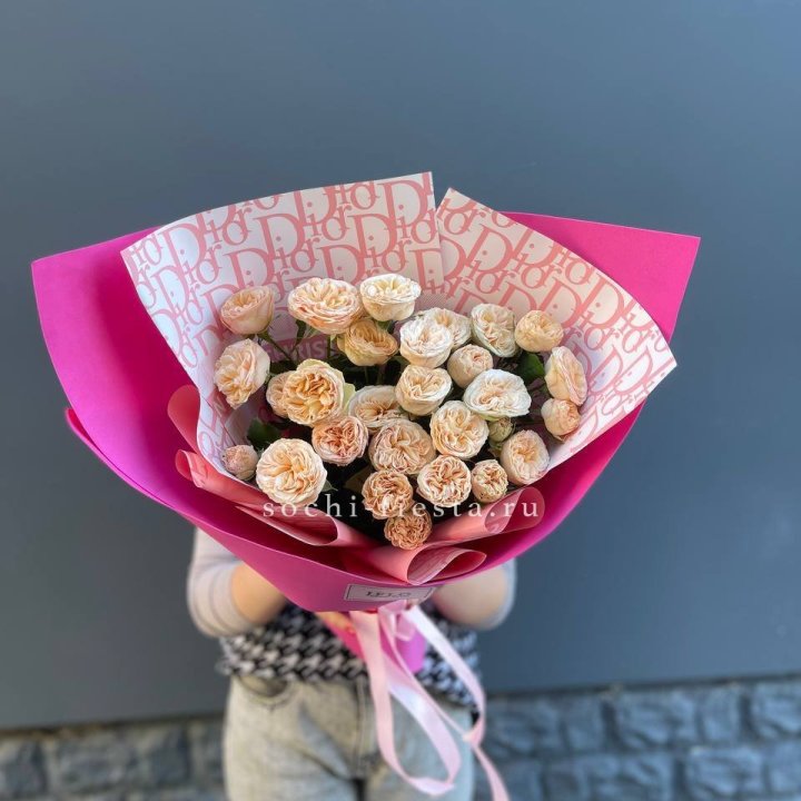 9 пионовидных роз в Старом Осколе