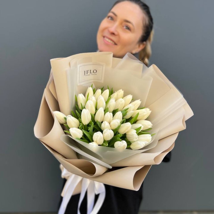 35 белых тюльпанов в Старом Осколе