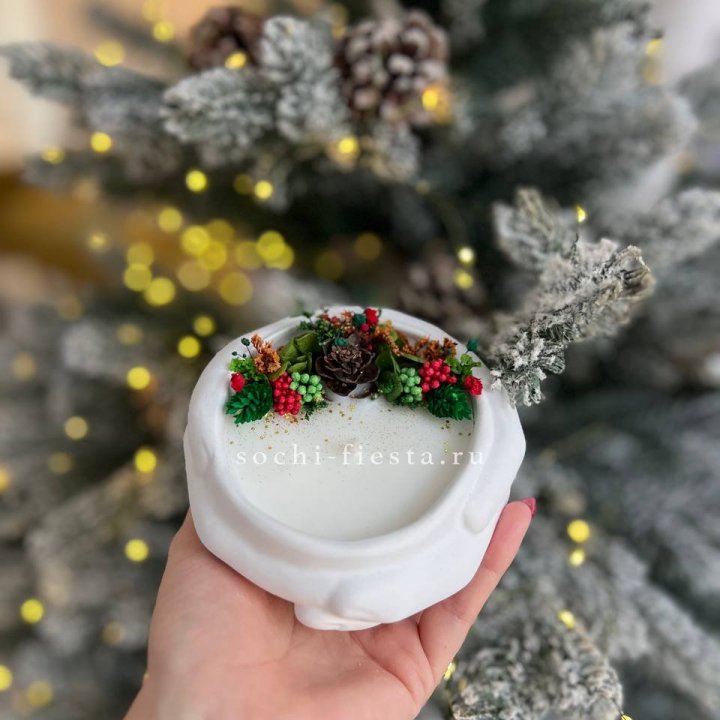 Свеча ароматическая в гипсе Руки с шишкой в Старом Осколе