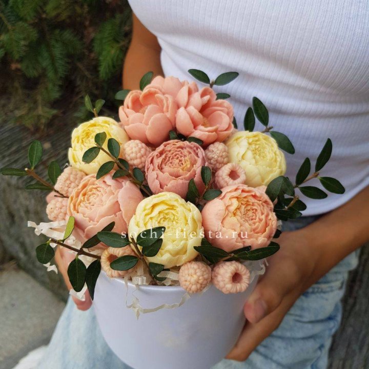 Шоколадный букет с ягодами в Старом Осколе