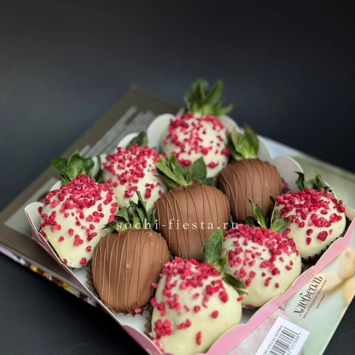 Клубника в шоколаде 9 ягод №2 с доставкой в Старом Осколе