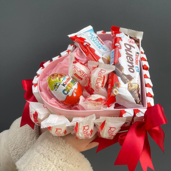 Бокс киндерами и раффаэлло в Старом Осколе