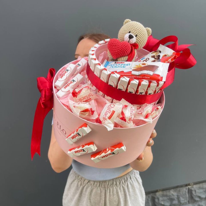 Бокс киндерами и раффаэлло 2 в Старом Осколе