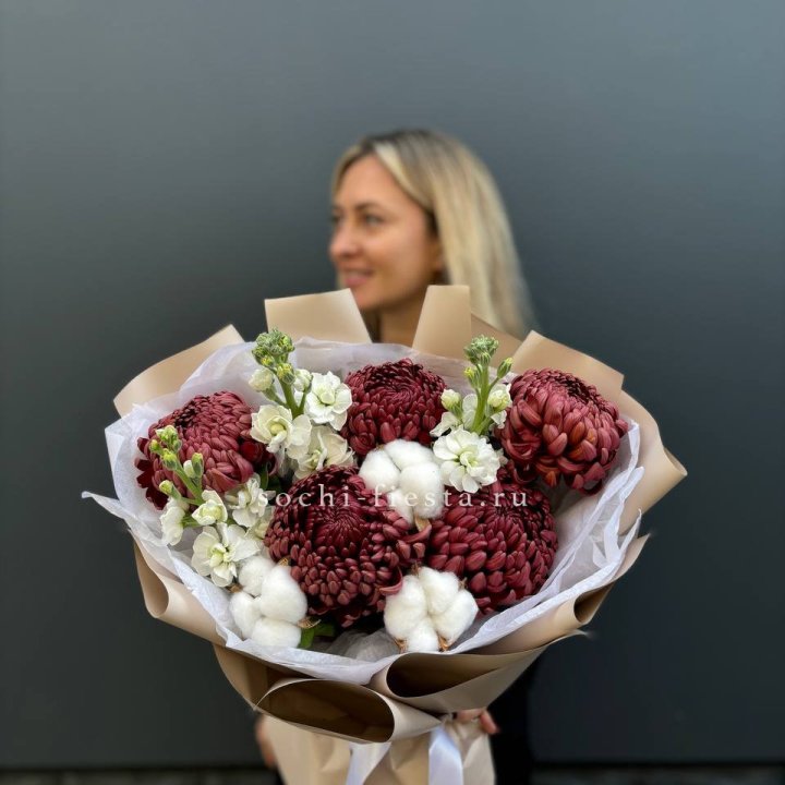 Хризантемы с маттиолой в Старом Осколе