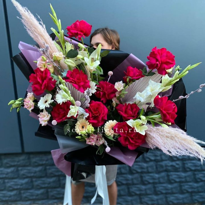 Дизайнерский букет Ред в Старом Осколе