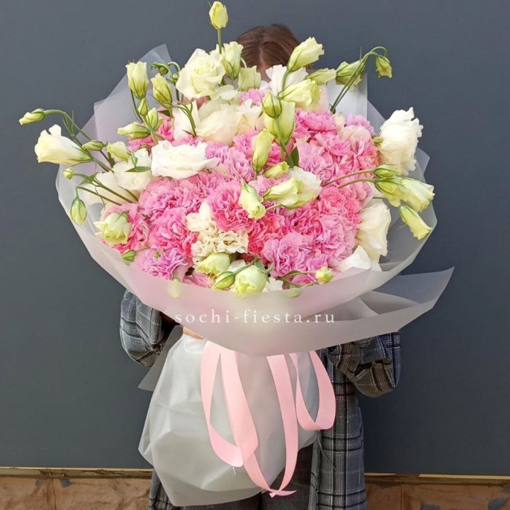 Букет из эустом и диантусов  в Старом Осколе