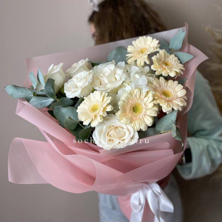 Букет роз, гортензии, гербер  в Старом Осколе