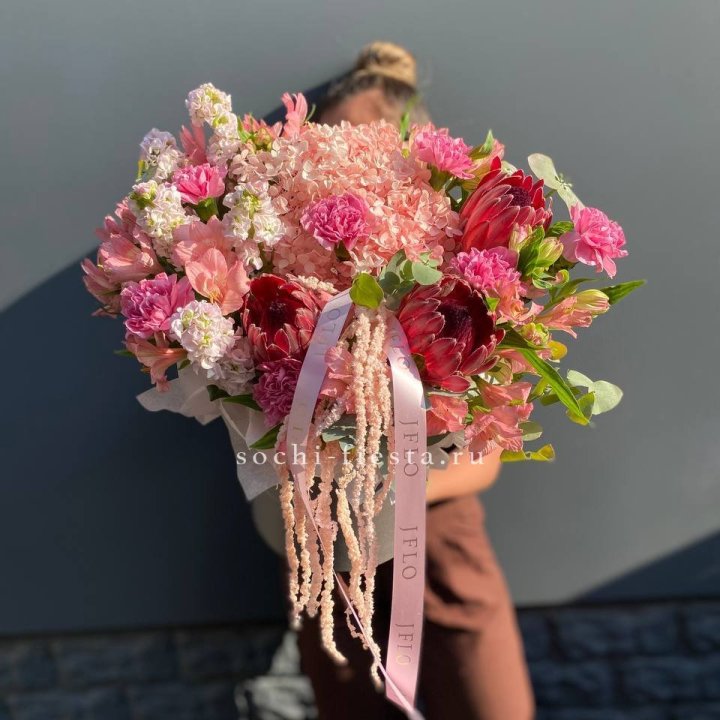 Коробка с цветами "Камикадзе" в Старом Осколе