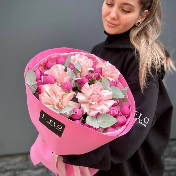 Букет французских и пионовидных роз "Ламиносо" в Старом Осколе