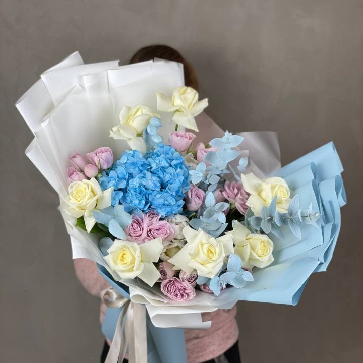 Дизайнерский букет "Блю скайфорт" в Старом Осколе