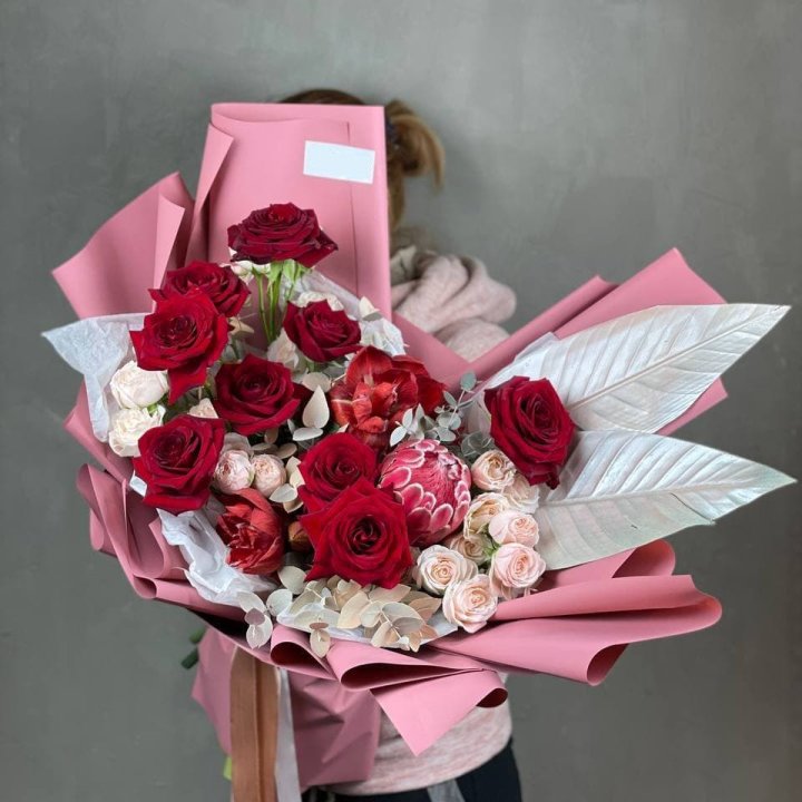 Дизайнерский букет "Ред Вильвет" в Старом Осколе