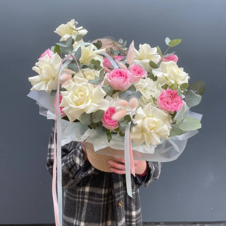 Кашпо с розами в Старом Осколе