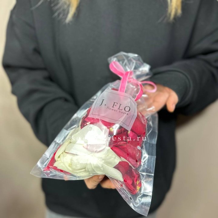 Лепестки роз в Старом Осколе