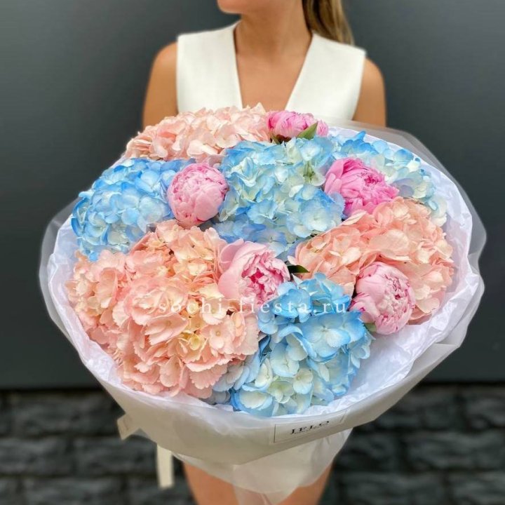 Дуобукет гортензии с пионами  в Старом Осколе