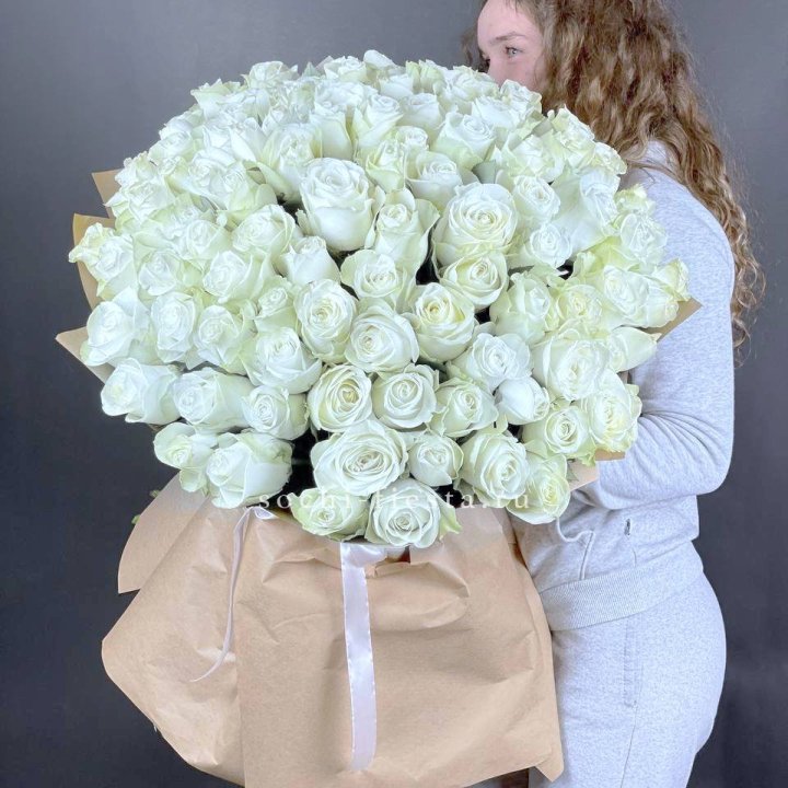 101 белая высокая импортная роза в Старом Осколе