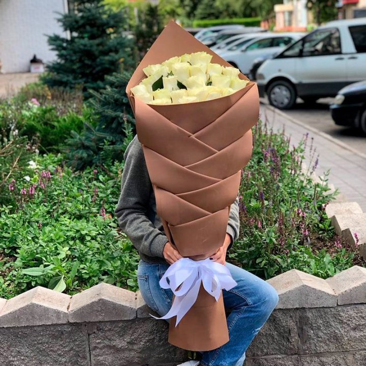 Голландские розы белые "Рыбка" в Старом Осколе