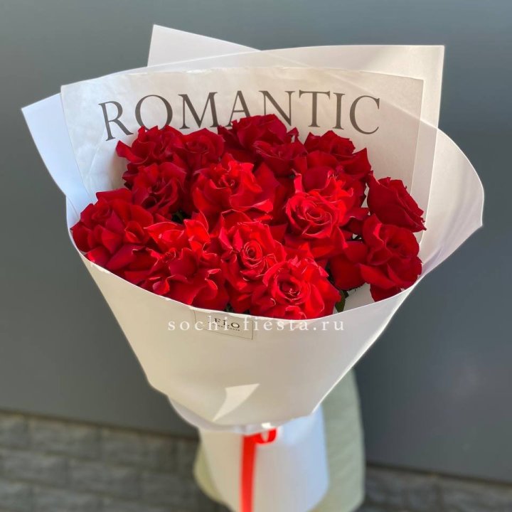 19 высоких роз в оформлении в Старом Осколе