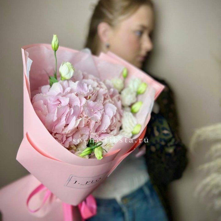 Букет с гортензией №2 в Старом Осколе