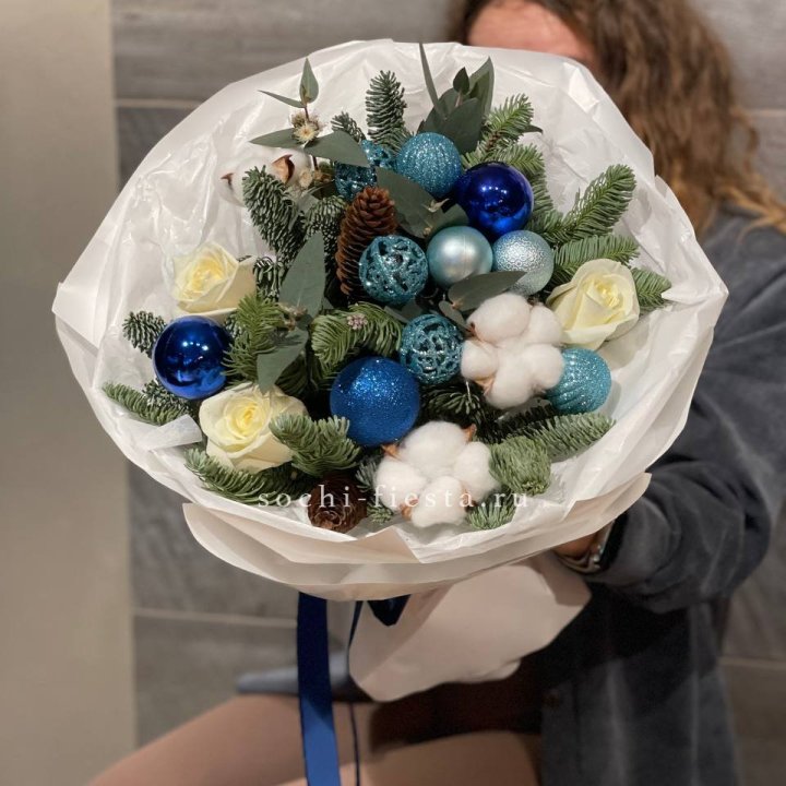 Новогодний букет "Синий иней" в Старом Осколе