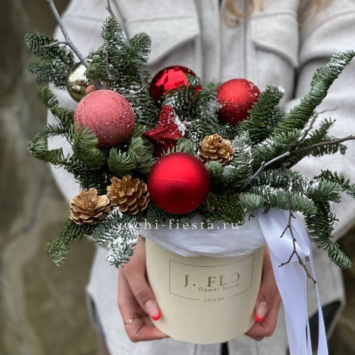 Новогодняя композиция в коробке ред в Старом Осколе