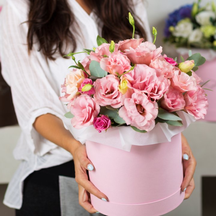 Эустома в шляпной коробке в Старом Осколе