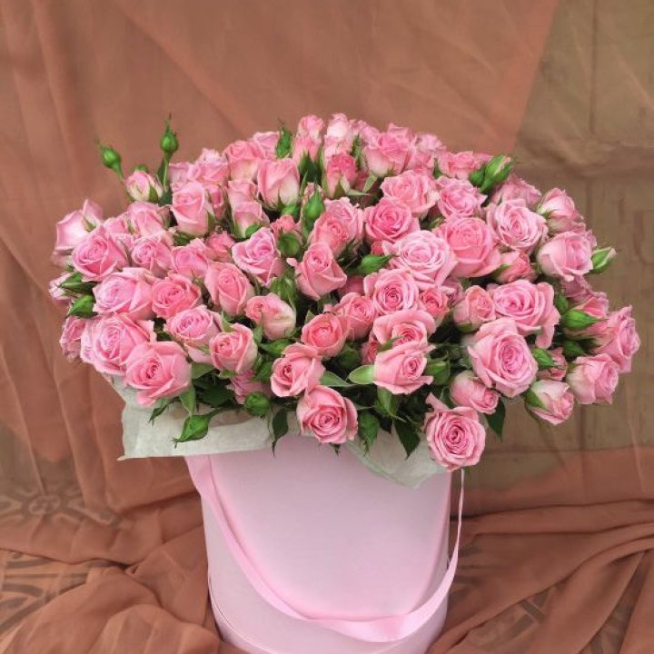 Кустовые розы в коробке в Старом Осколе