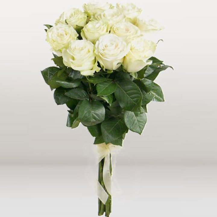 11 белых голландских роз в Старом Осколе