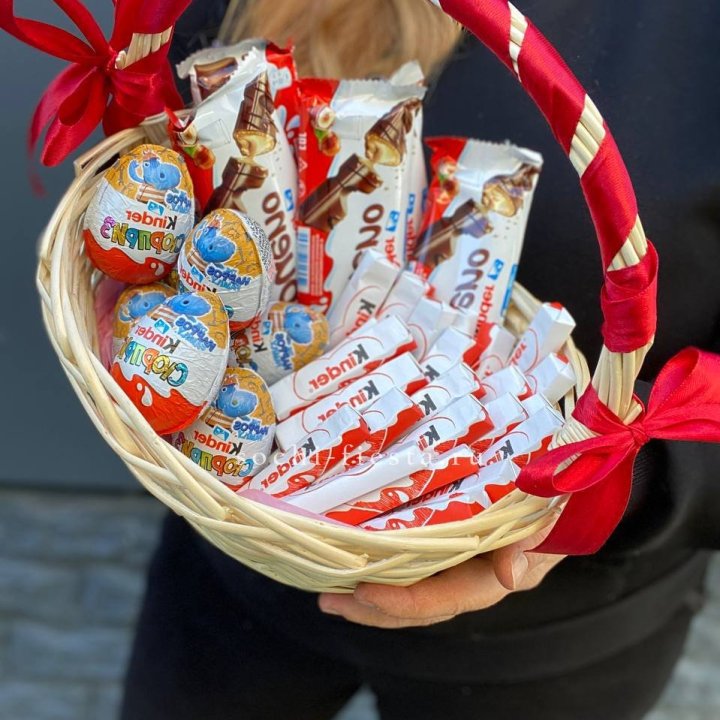 Корзина с киндерами  в Старом Осколе