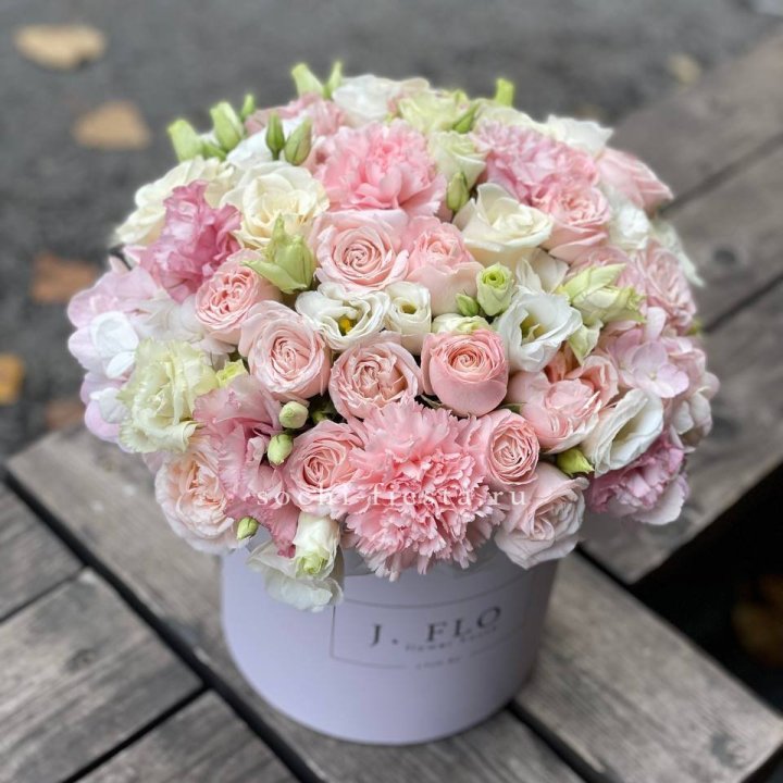 Цветочный бокс "Люксур" в Старом Осколе