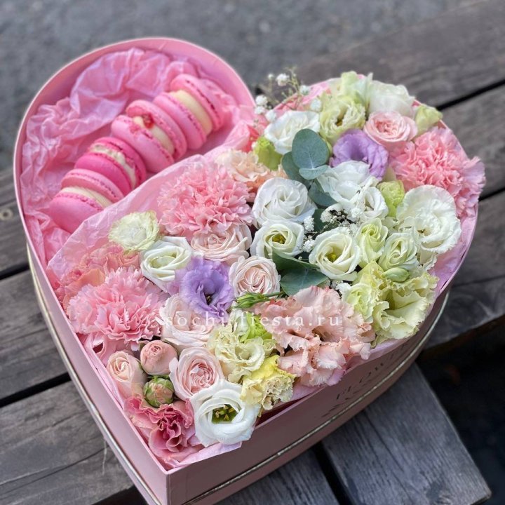Бокс-сердце с макарон "Пинк" в Старом Осколе