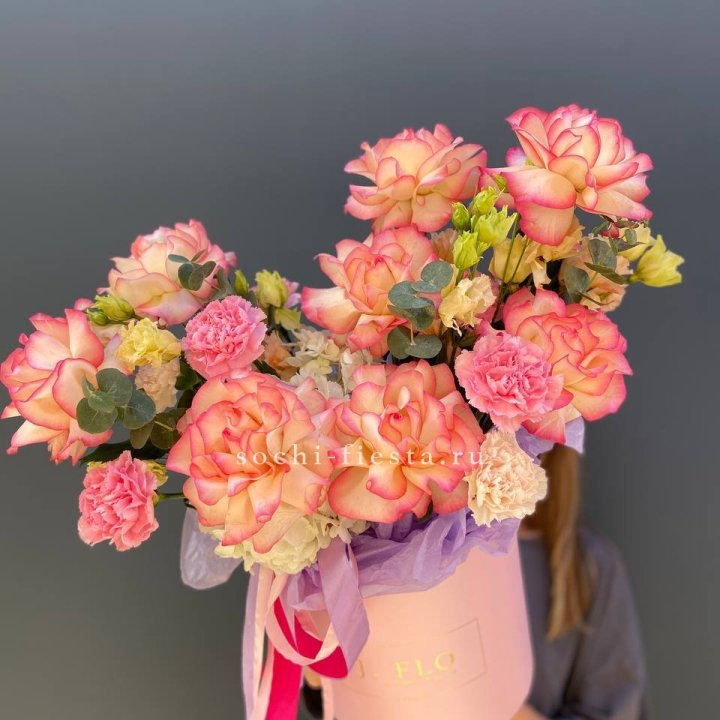 Бокс нежный с розами в Старом Осколе