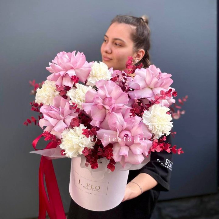 Бокс с французскими розами "Вела вита" в Старом Осколе